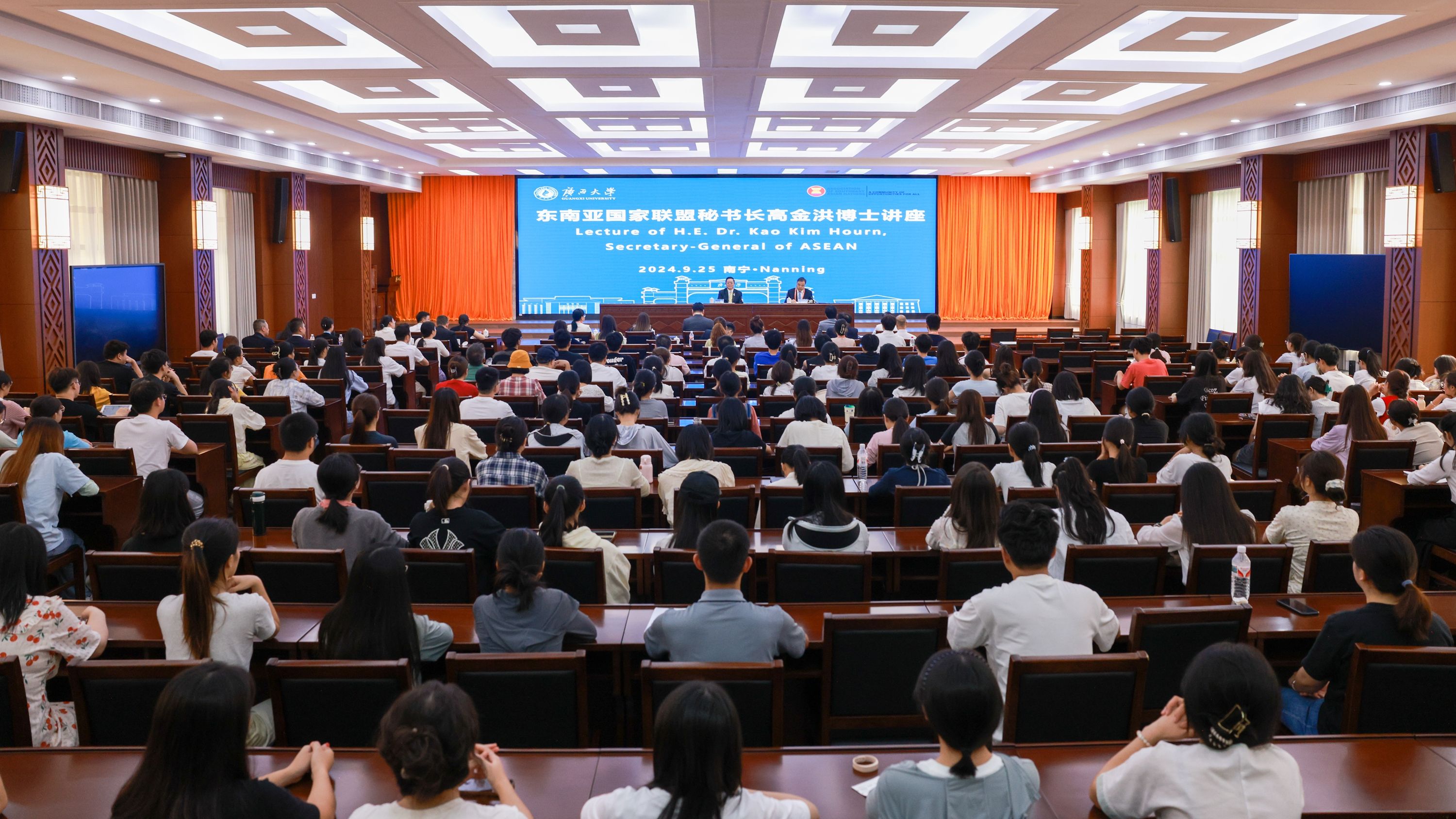 东盟秘书长高金洪访问pg电子中国官方网站并与师生交流座谈